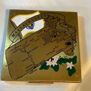 Elgin American state of Massachusetts souvenir women’s compact